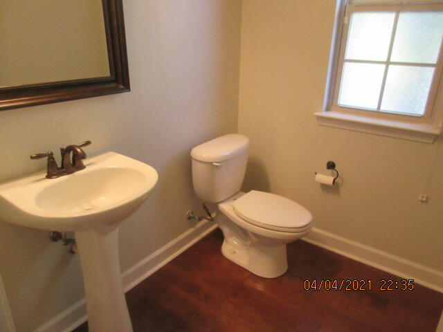 4434 Mirada Way Crestview, FL 32539 - Photo 4 of 21 a bathroom with a toilet a sink and a mirror