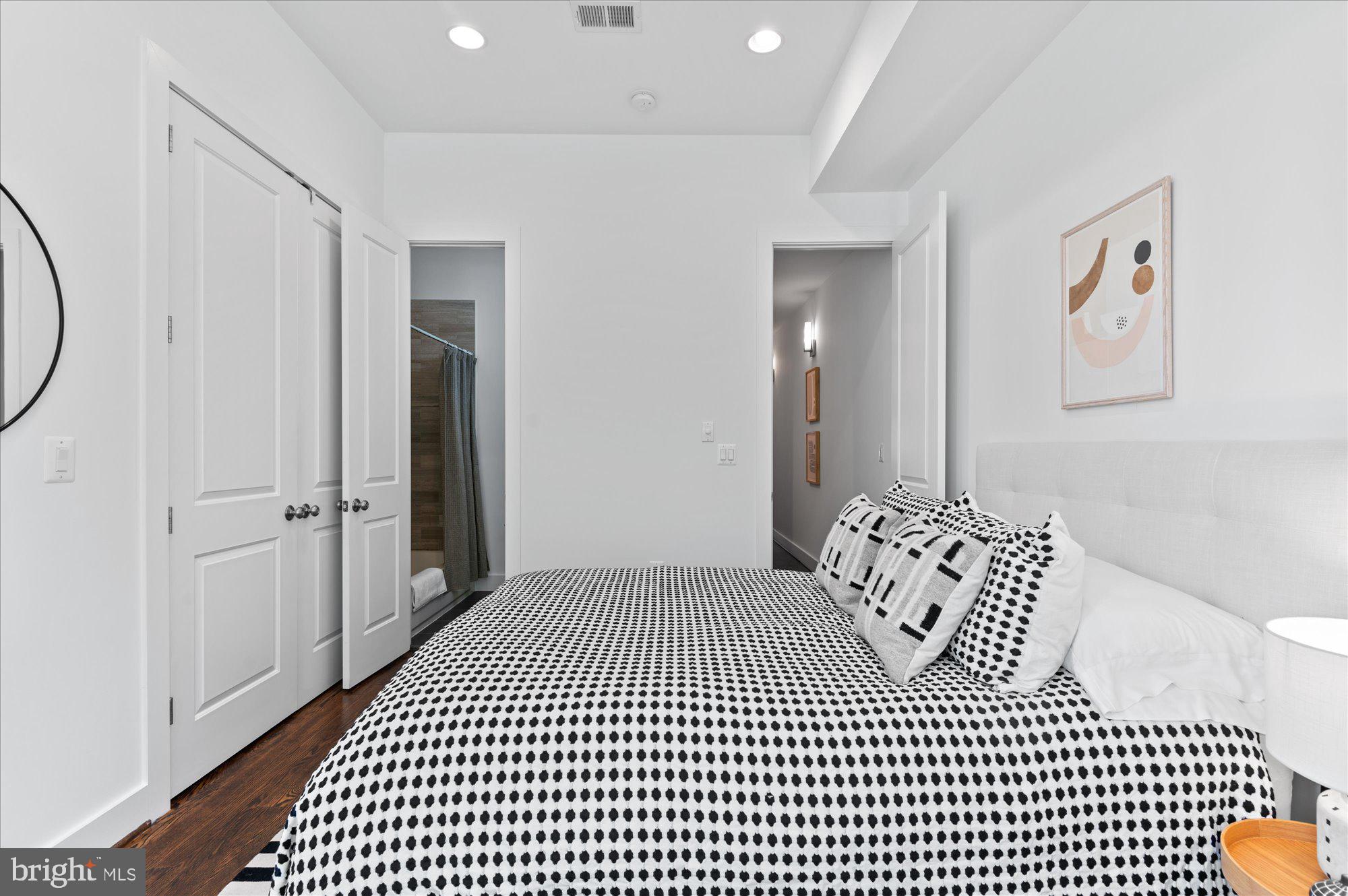 2550 University Place Northwest, Unit 2 Washington, DC 20009 - Photo 18 of 37 Primary suite