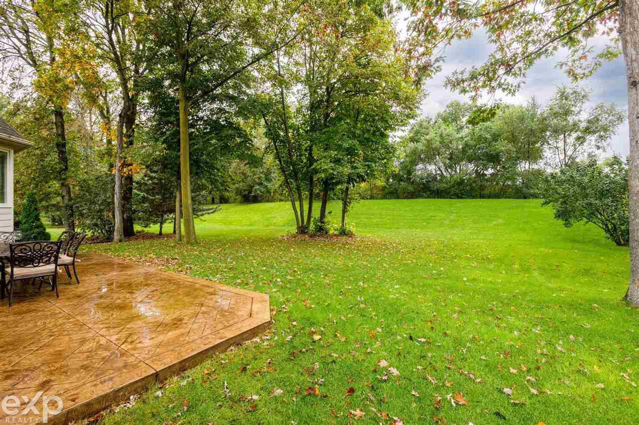 2138 Avon Lake Lane Rochester Hills, MI 48307 - Photo 35 of 40