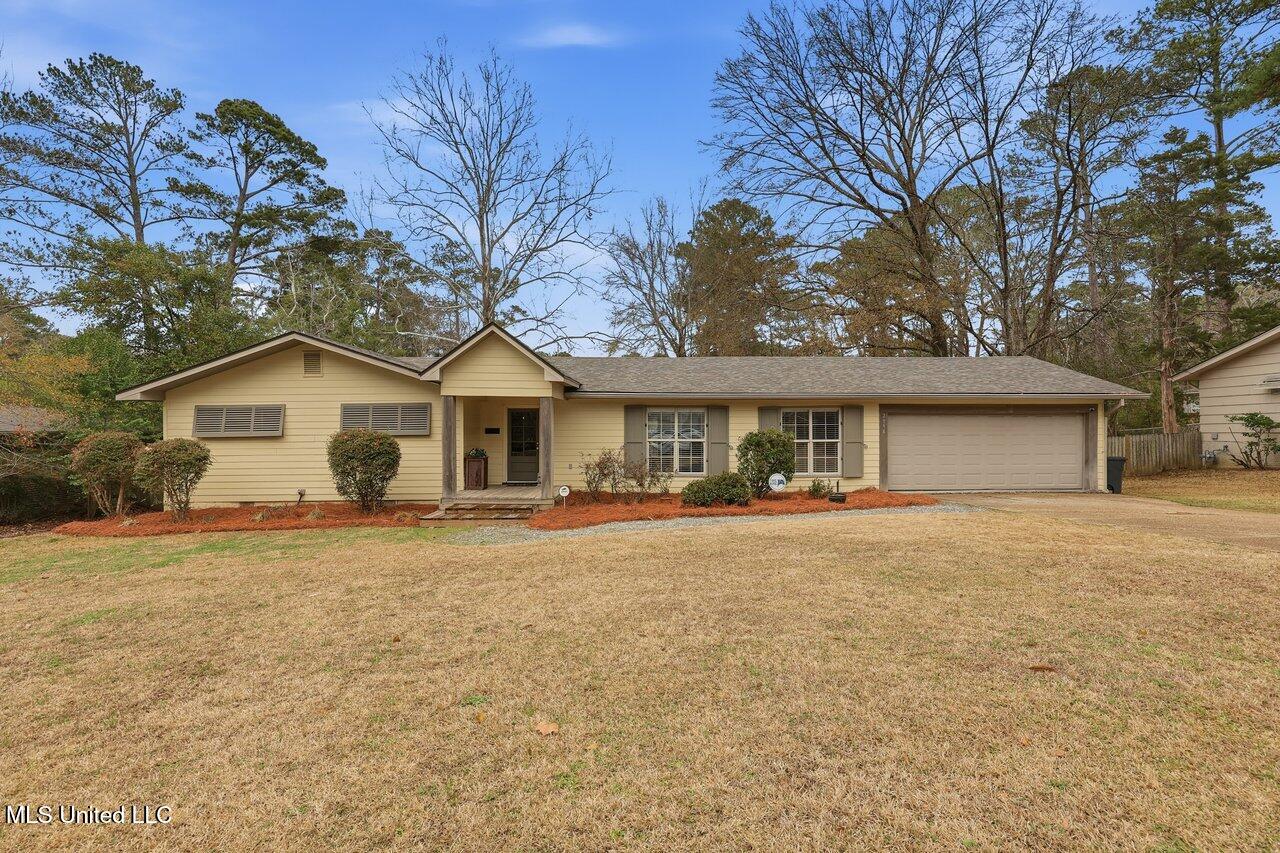 2058 Cherokee Dr Home Tours MS (1)