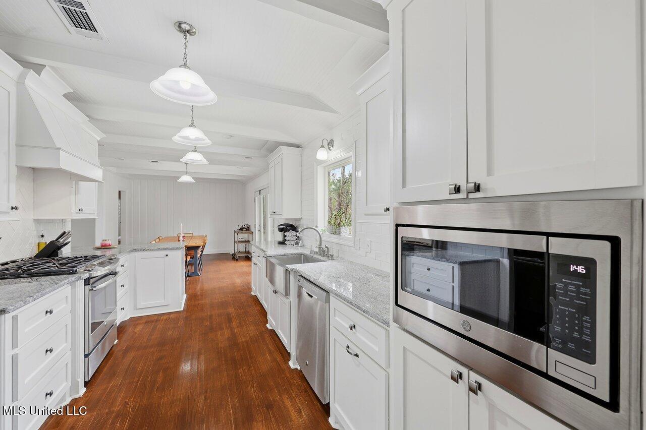 2058 Cherokee Drive Jackson, MS 39211 - Photo 12 of 34 2058 Cherokee Dr Home Tours MS 12