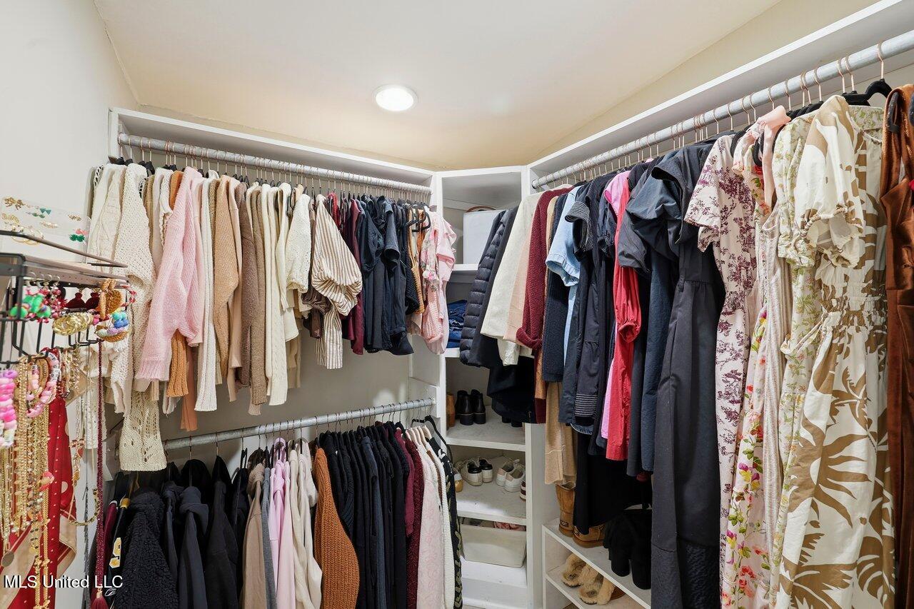 2058 Cherokee Drive Jackson, MS 39211 - Photo 22 of 34 2058 Cherokee Dr Home Tours MS 22