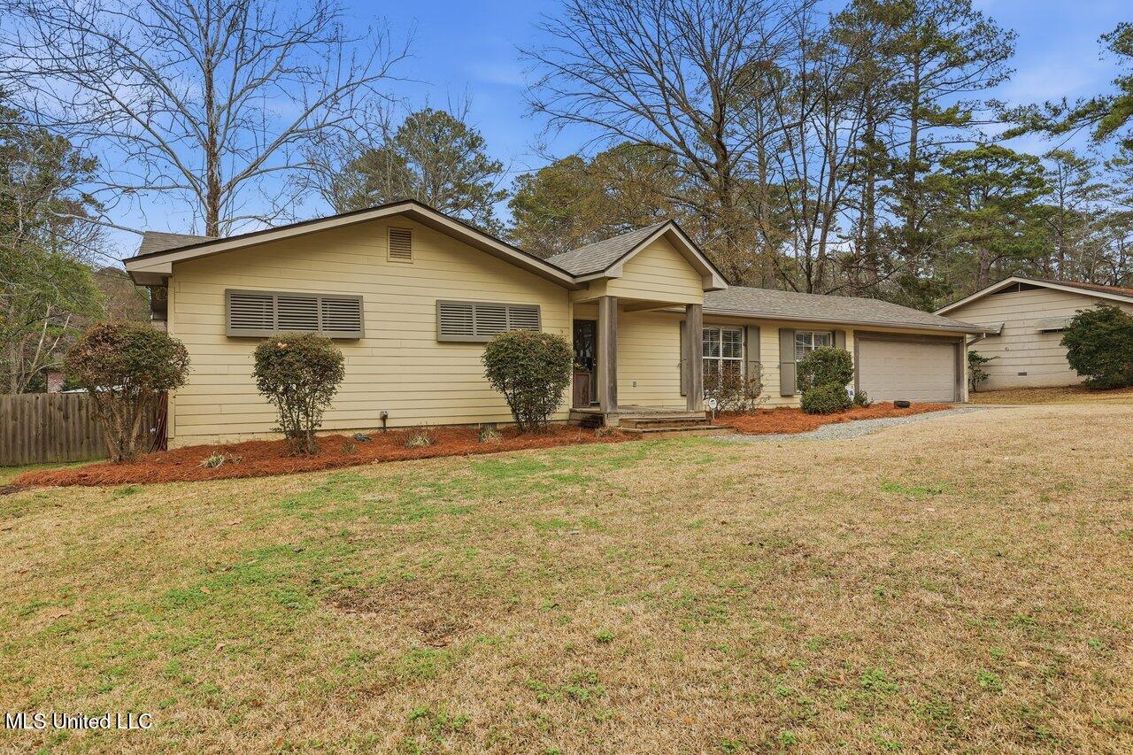 2058 Cherokee Drive Jackson, MS 39211 - Photo 3 of 34 2058 Cherokee Dr Home Tours MS 3