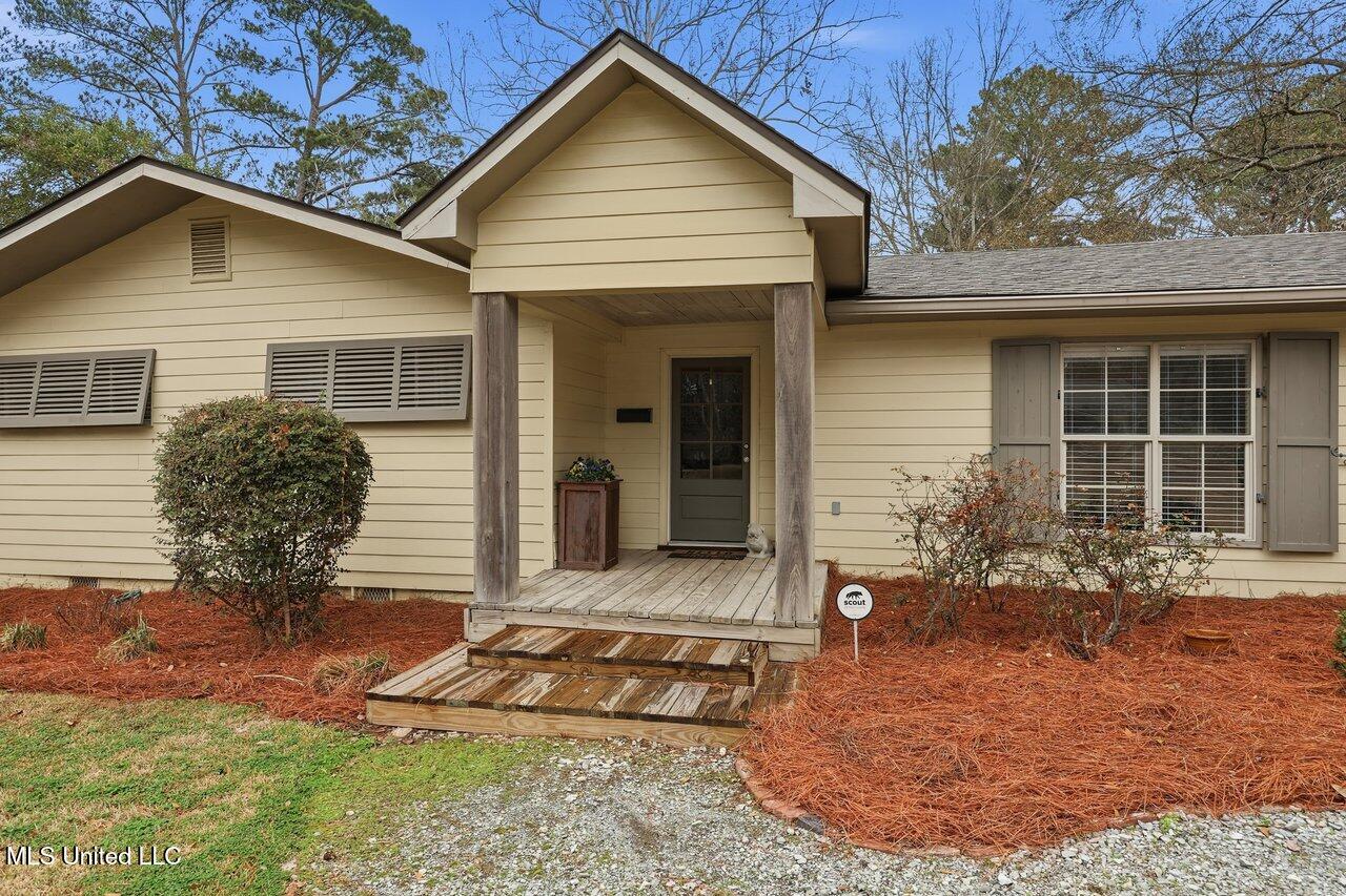 2058 Cherokee Drive Jackson, MS 39211 - Photo 4 of 34 2058 Cherokee Dr Home Tours MS 4