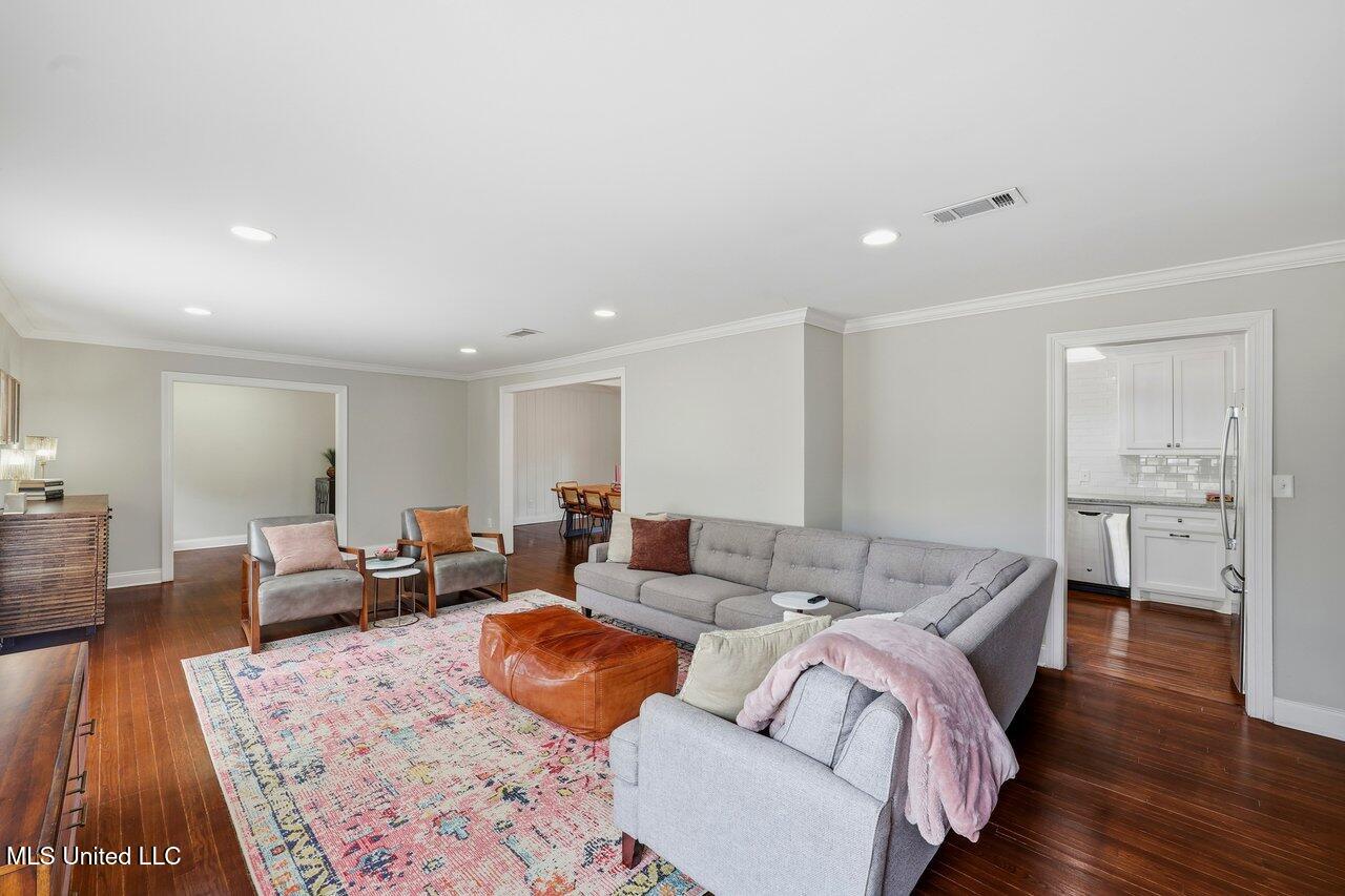 2058 Cherokee Drive Jackson, MS 39211 - Photo 8 of 34 2058 Cherokee Dr Home Tours MS 8