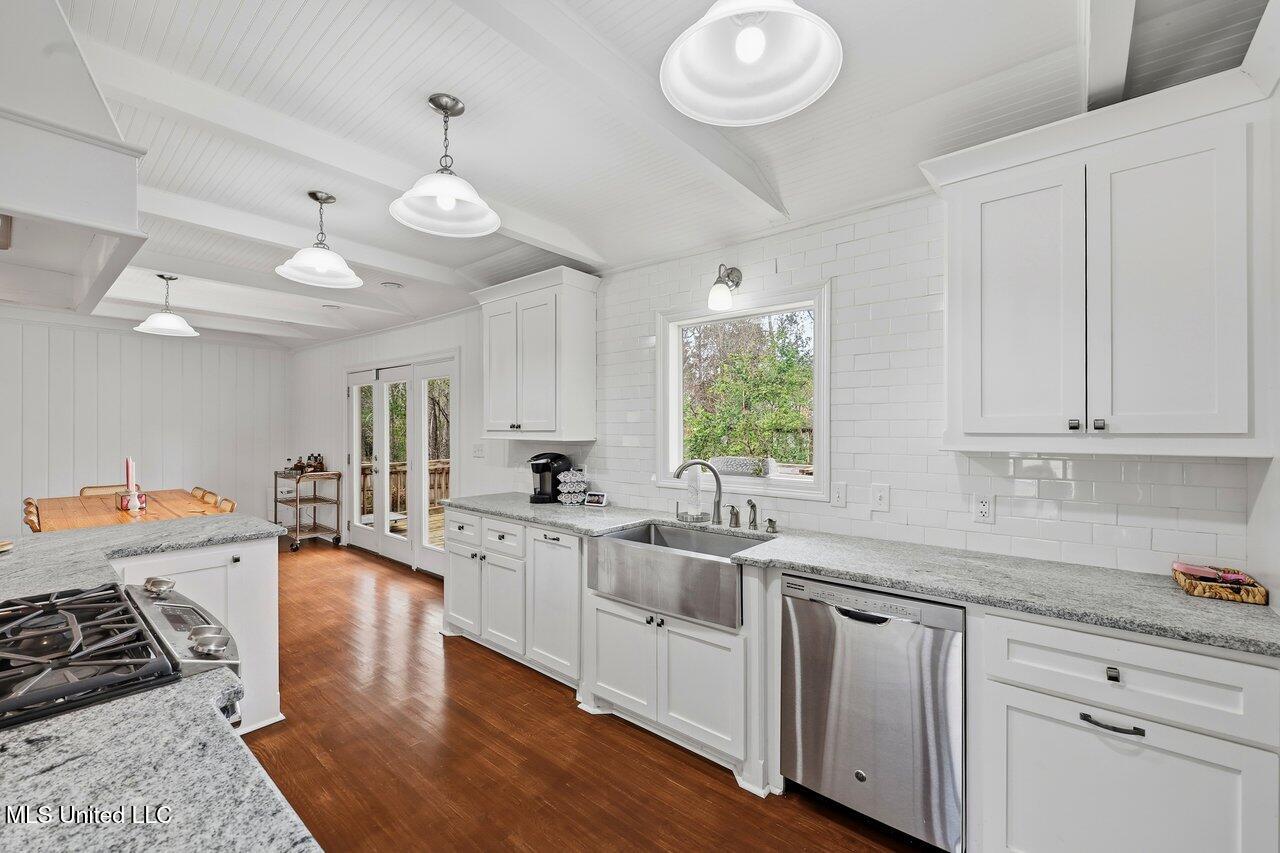 2058 Cherokee Drive Jackson, MS 39211 - Photo 10 of 34 2058 Cherokee Dr Home Tours MS 10