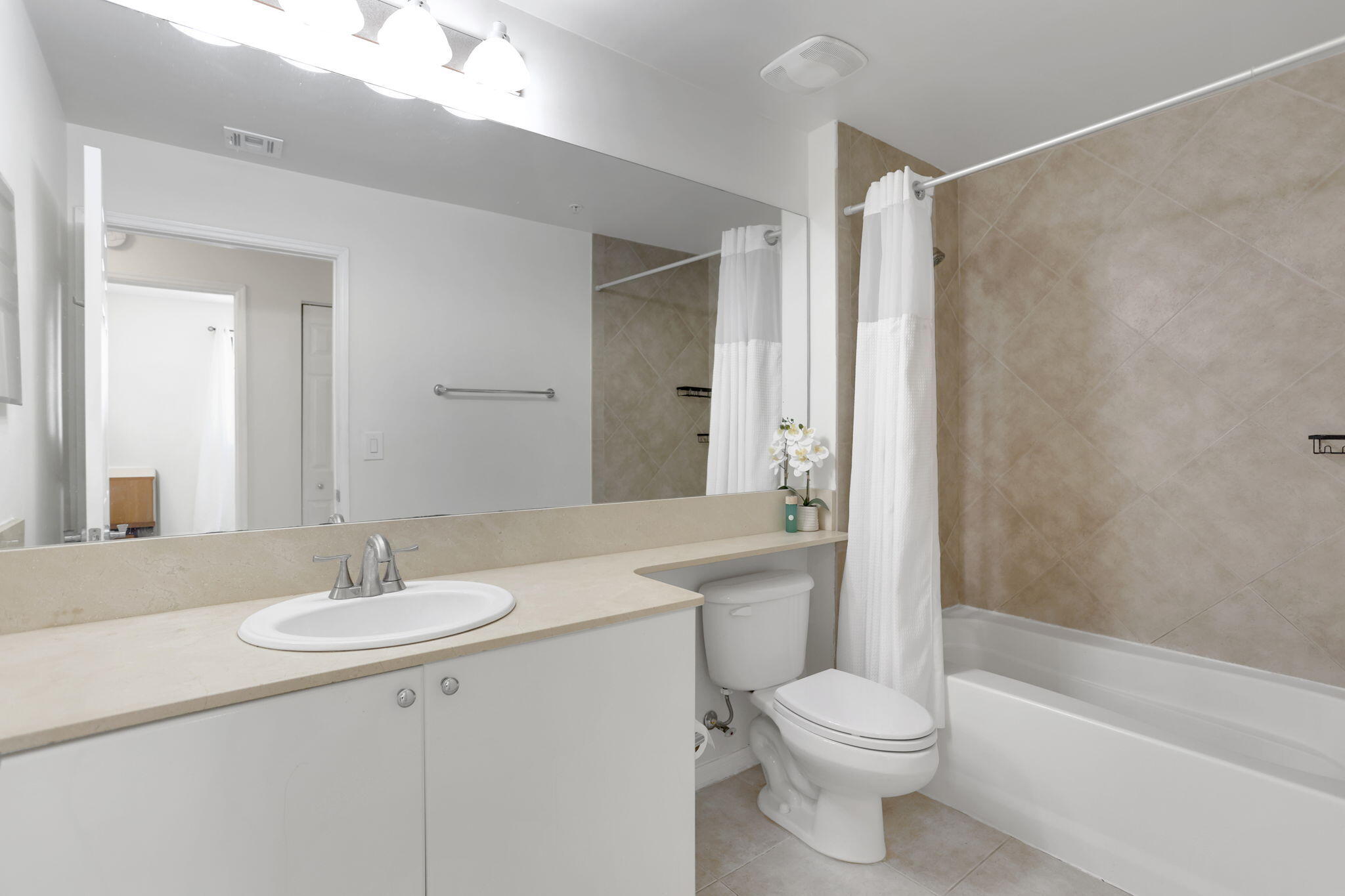 233 South Federal Highway, Unit 704 Boca Raton, FL 33432 - Photo 18 of 25 33-web-or-mls-0E2A2771