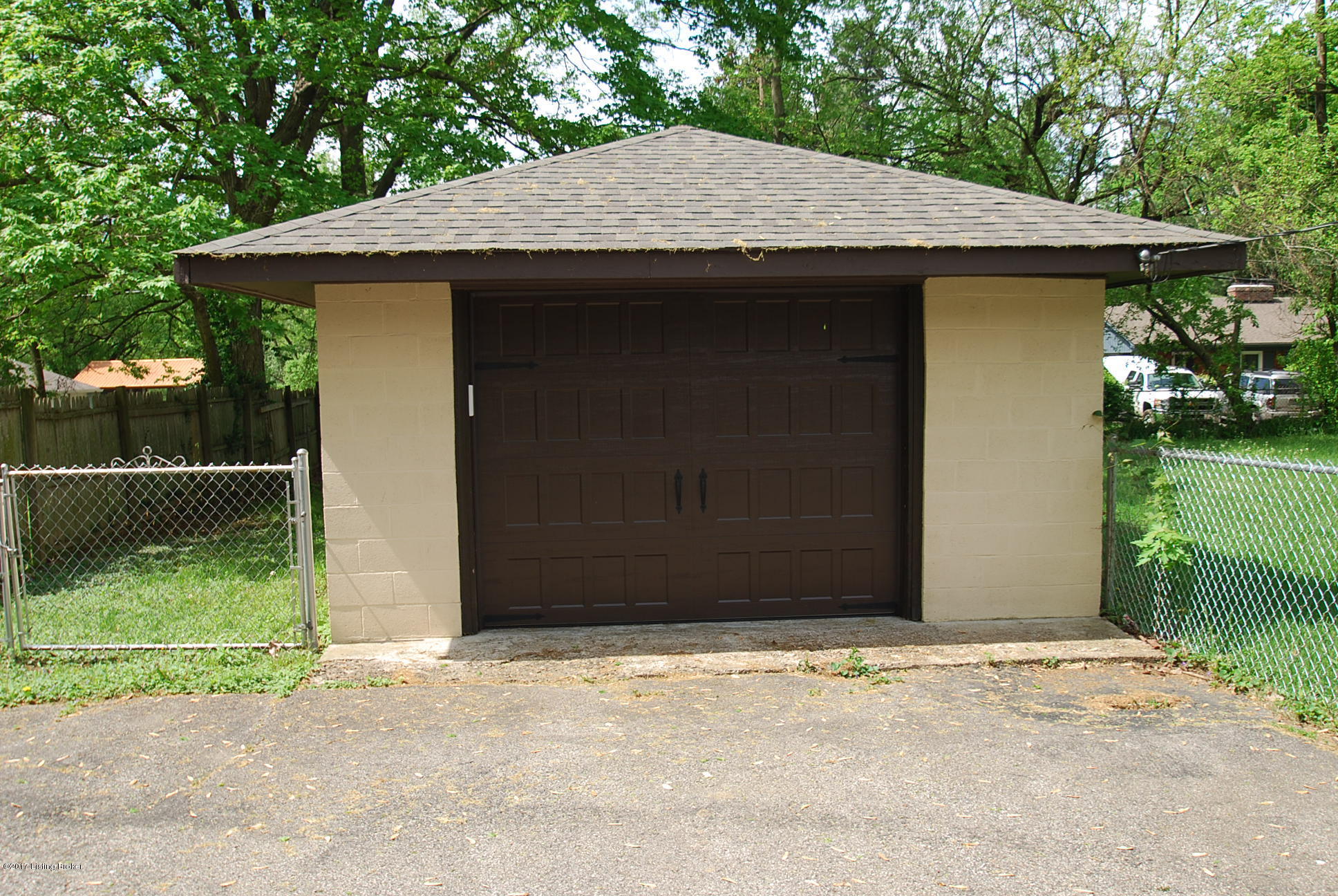 622 Country Club Road Louisville, KY 40206 - Photo 25 of 25 New garage door