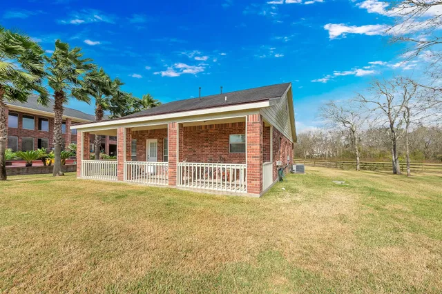 a view of a house with a big yard