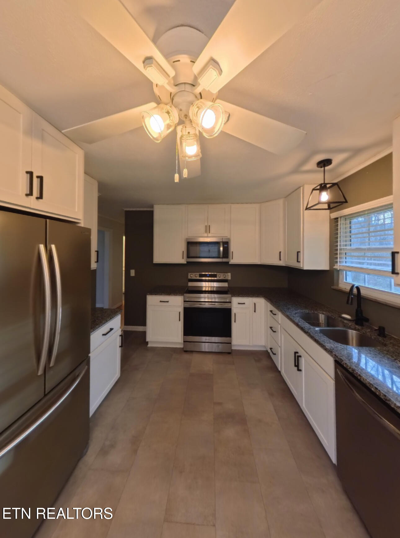 1052 Sunset Circle Newport, TN 37821 - Photo 11 of 37 IMG_3101