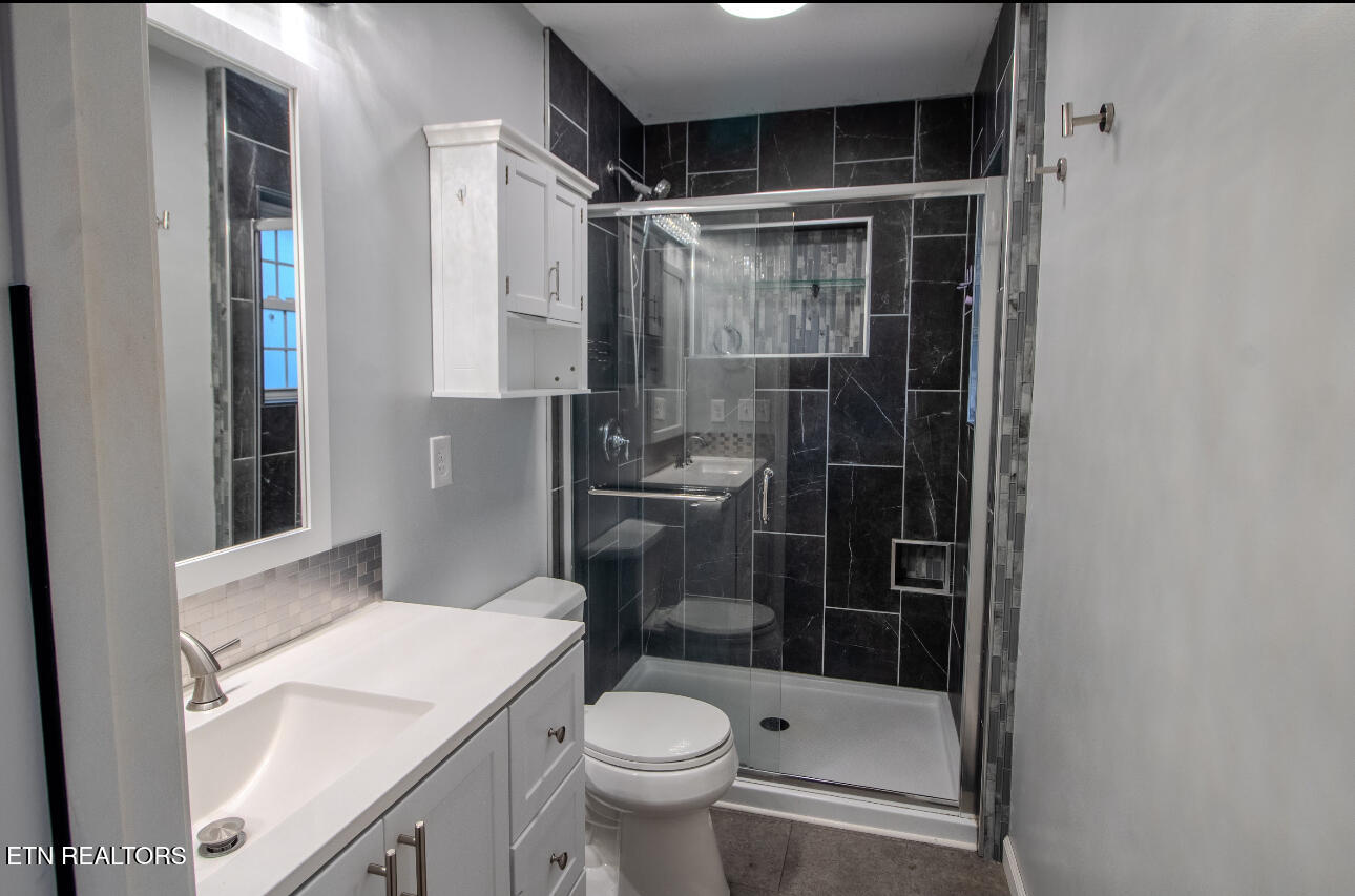 1052 Sunset Circle Newport, TN 37821 - Photo 17 of 37 IMG_3082