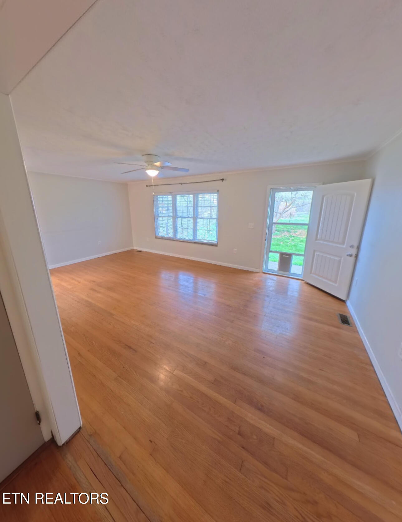 1052 Sunset Circle Newport, TN 37821 - Photo 3 of 37 IMG_3103