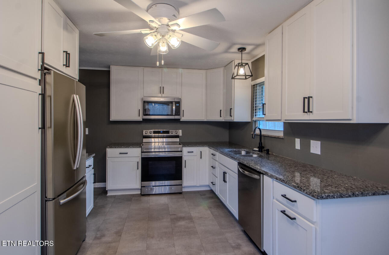 1052 Sunset Circle Newport, TN 37821 - Photo 9 of 37 IMG_3071