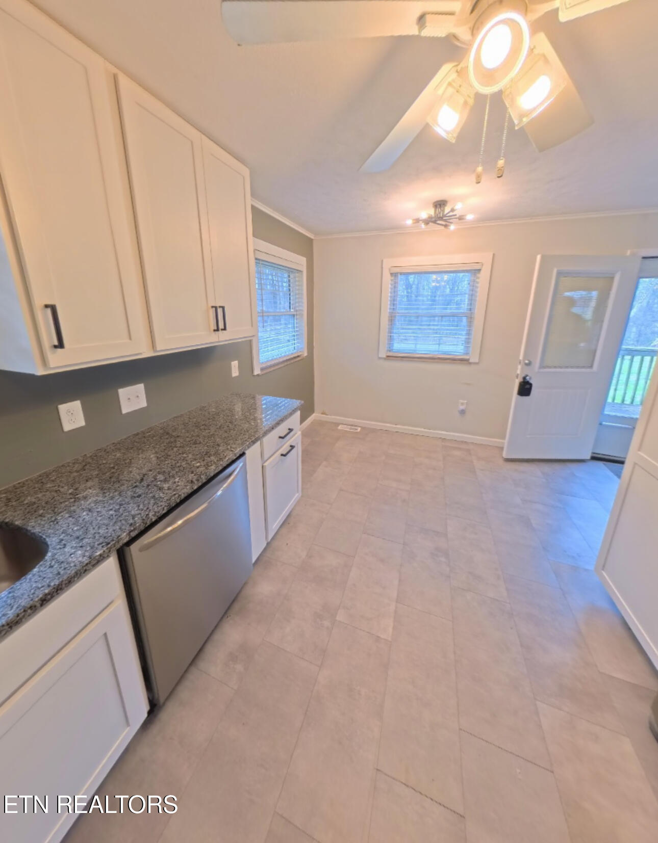 1052 Sunset Circle Newport, TN 37821 - Photo 10 of 37 IMG_3102