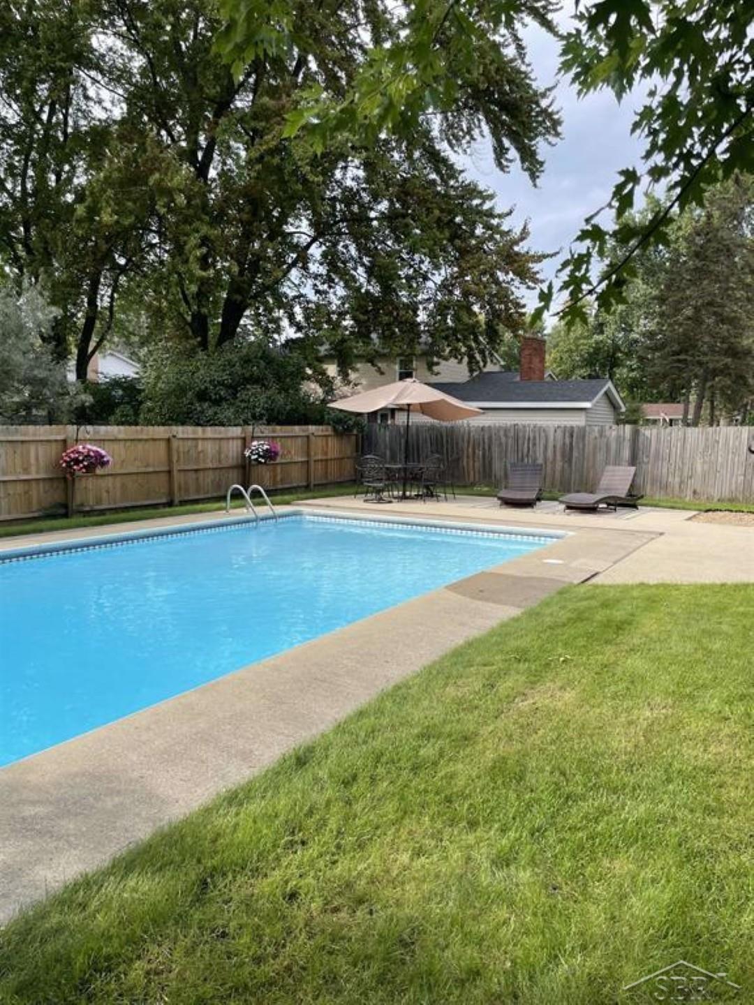 2325 North Center Road Saginaw, MI 48603 - Photo 25 of 29 50176391-9305ce7f-99dc-4fb0-bf71-2839d29d86f3.JPG
