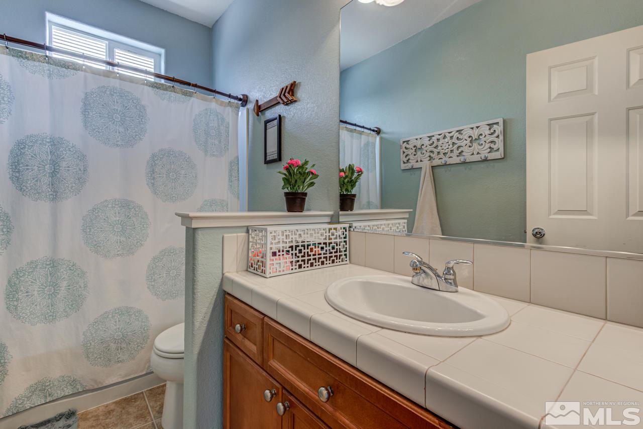 9275 Hummer Drive Reno, NV 89521 - Photo 29 of 33 a bathroom with a sink toilet and shower