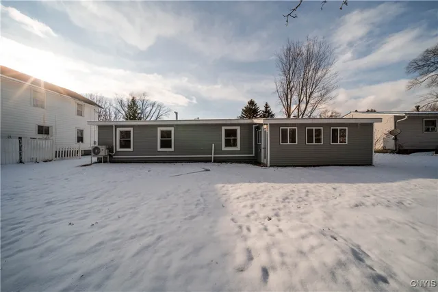 $249,900 | 223 Esther Street, Manlius, NY 13116