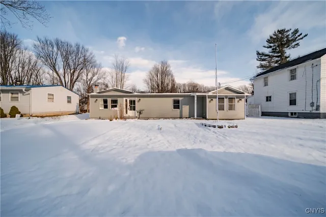 $249,900 | 223 Esther Street, Manlius, NY 13116