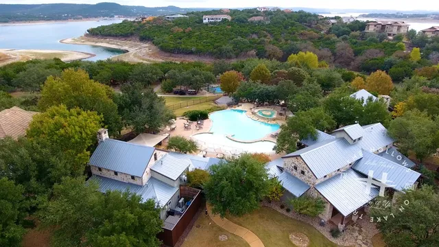 a view of a park with sitting area
