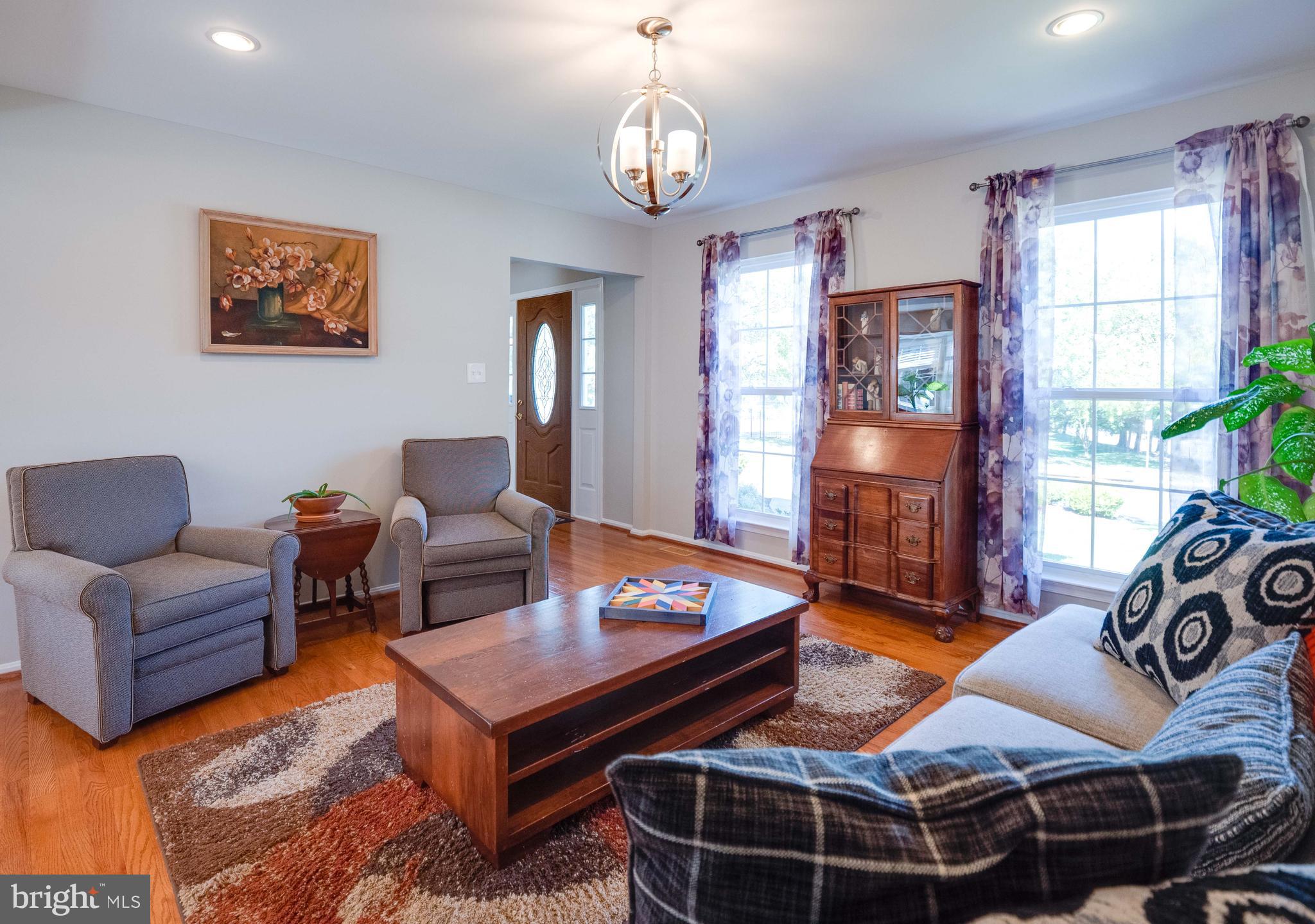 1431 Kingsvale Circle Herndon, VA 20170 - Photo 22 of 66 Living room