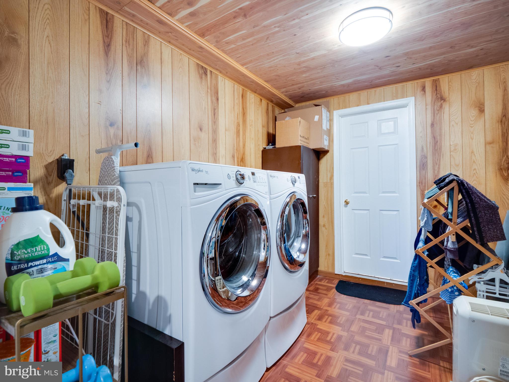 1431 Kingsvale Circle Herndon, VA 20170 - Photo 39 of 66 Laundry