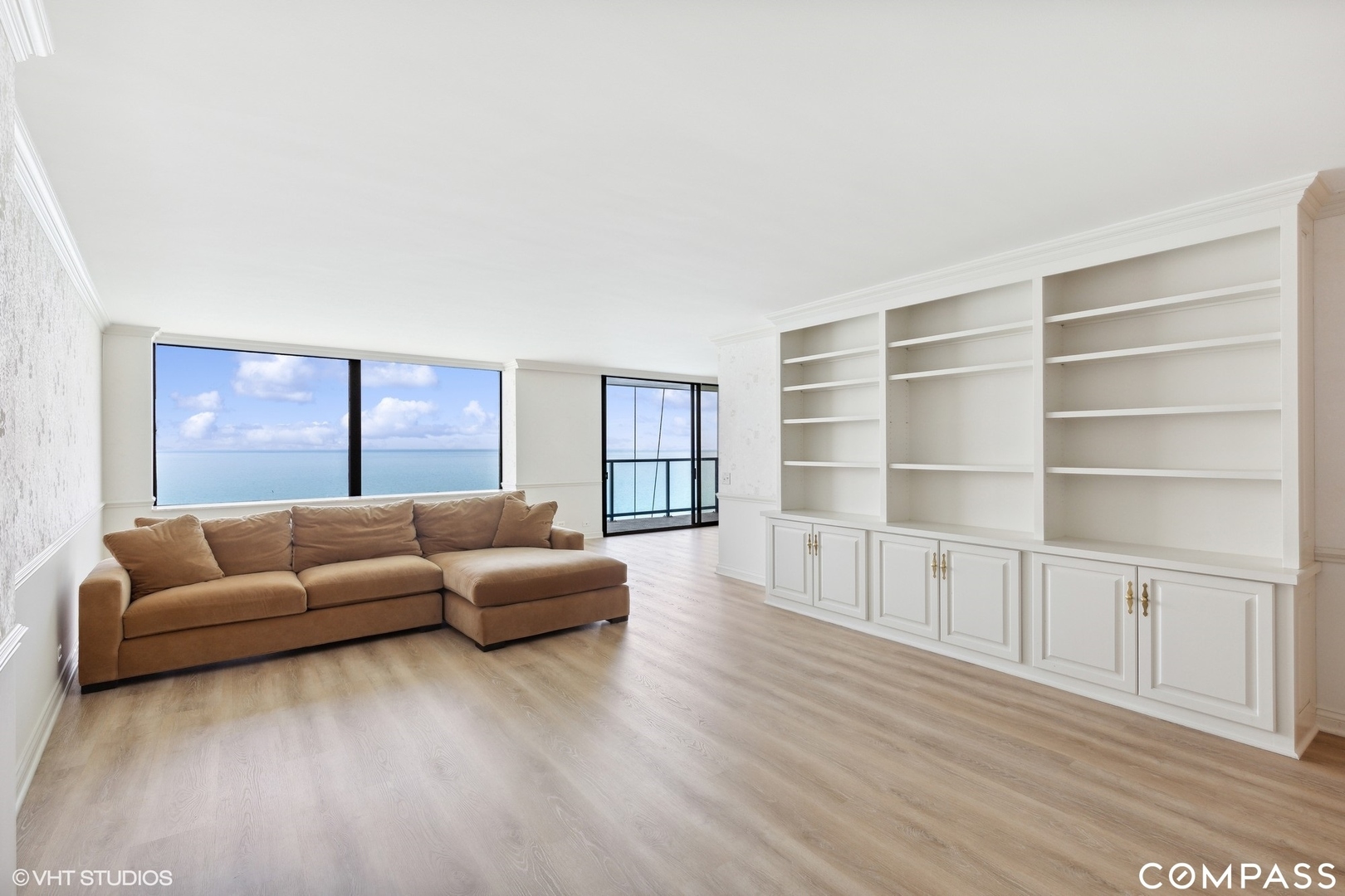 1500 Sheridan Road, Unit 9K Wilmette, IL 60091 - Photo 12 of 29 a living room with furniture and a book shelf