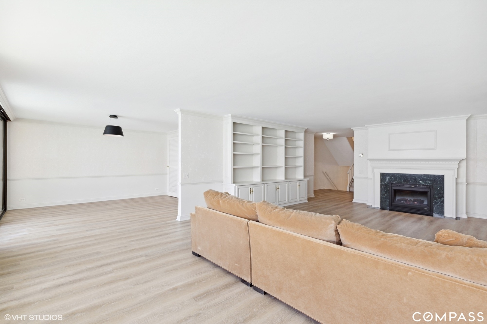 1500 Sheridan Road, Unit 9K Wilmette, IL 60091 - Photo 13 of 29 a living room with furniture and a fireplace