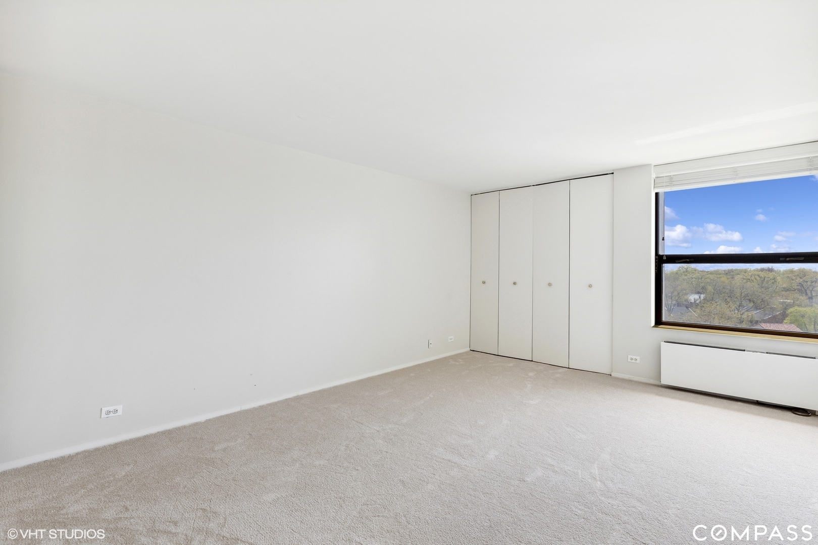 1500 Sheridan Road, Unit 9K Wilmette, IL 60091 - Photo 17 of 29 a view of an empty room with a window