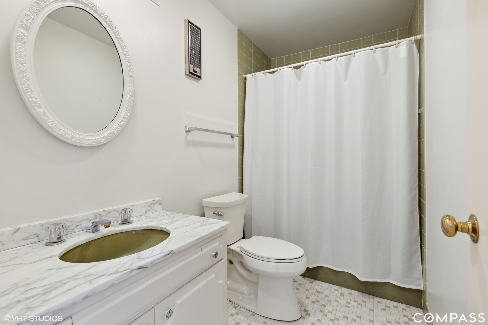 1500 Sheridan Road, Unit 9K Wilmette, IL 60091 - Photo 19 of 29 a bathroom with a sink a toilet and a mirror