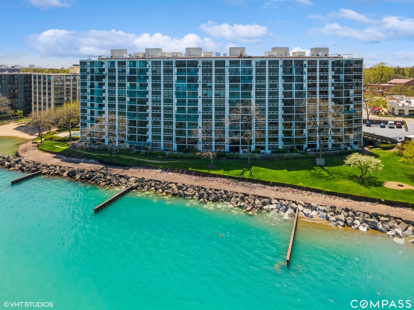 1500 Sheridan Road, Unit 9K Wilmette, IL 60091 - Photo 3 of 29 a view of a multi story building