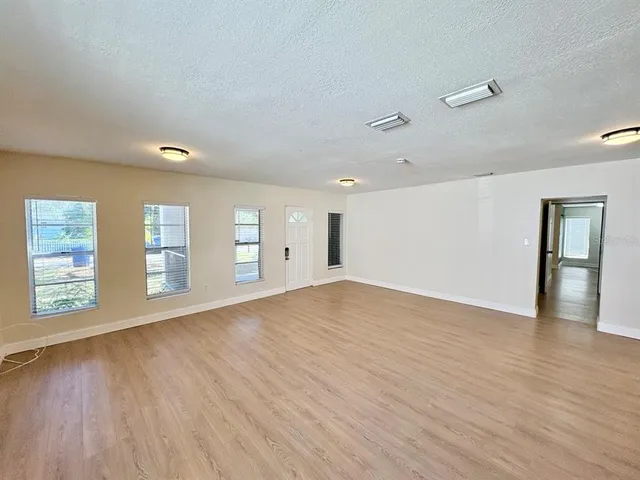 $2,350 | 8904 North Hamner Avenue, Tampa, FL 33604