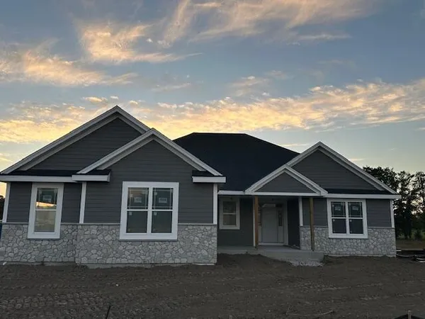 $729,990 | W207-n5817 Muirfield Drive, Menomonee Falls, WI 53051
