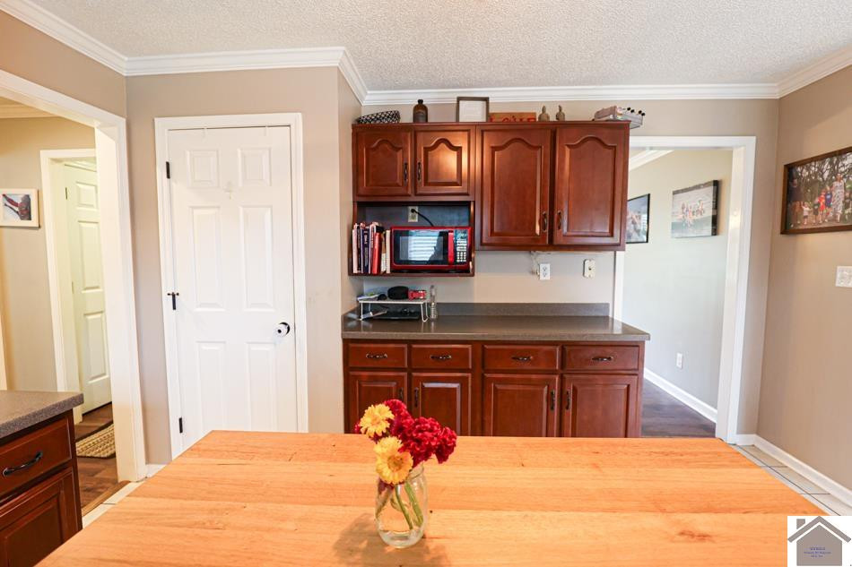 3765 Clinton Road Paducah, KY 42001 - Photo 13 of 34 Kitchen