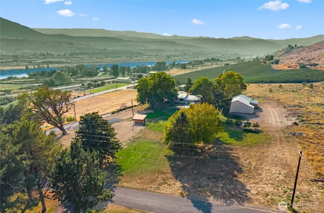 $675,000 | 1550 Pear Lane, Rock Island, WA 98850