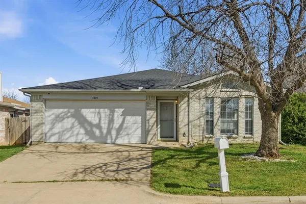 $2,400 | 4205 Fernleaf Drive, Fort Worth, TX 76137