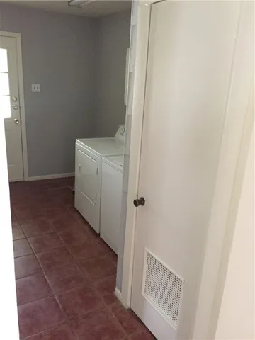 a view of utility room