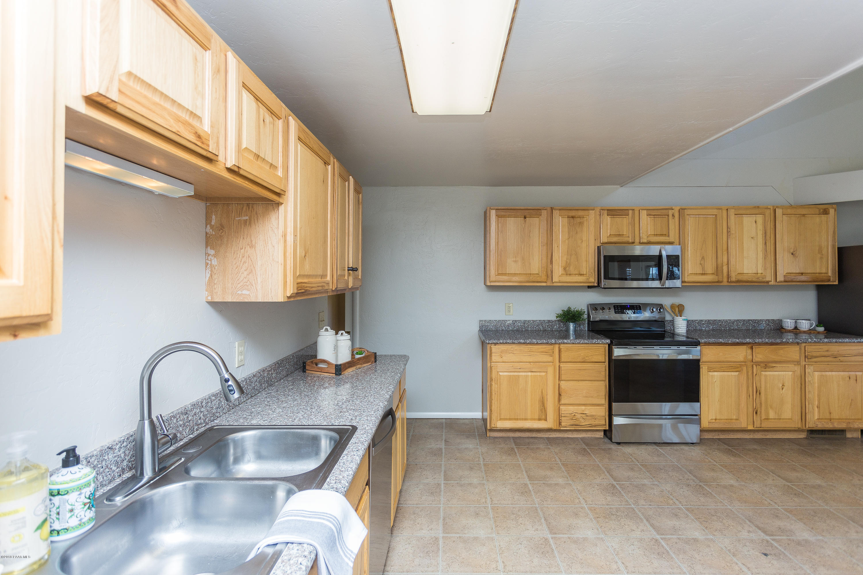 14135 East Blue Ridge Road Dewey-Humboldt, AZ 86327 - Photo 14 of 48 Kitchen w/New Appliances