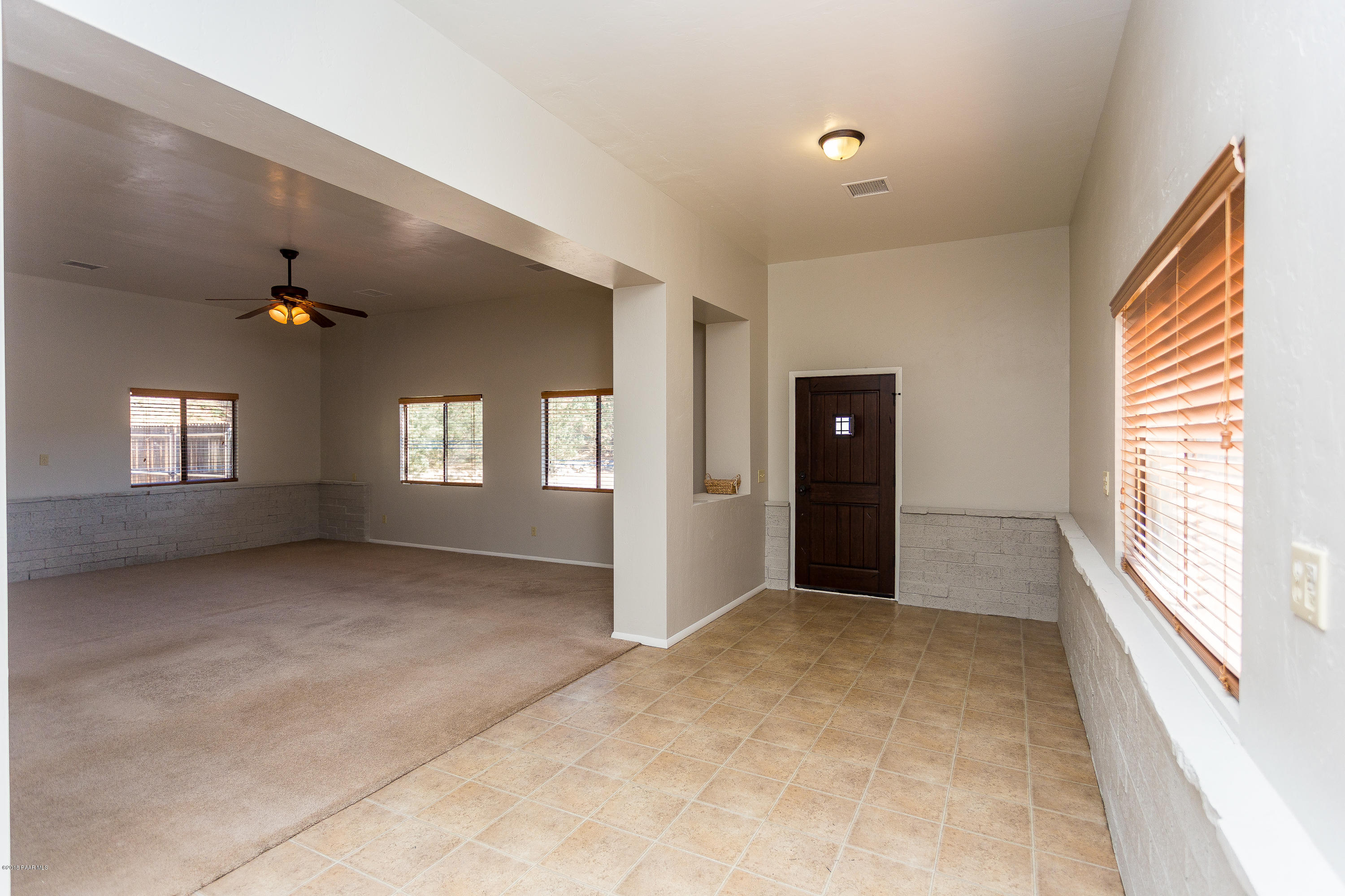 14135 East Blue Ridge Road Dewey-Humboldt, AZ 86327 - Photo 9 of 48 Oversized Foyer