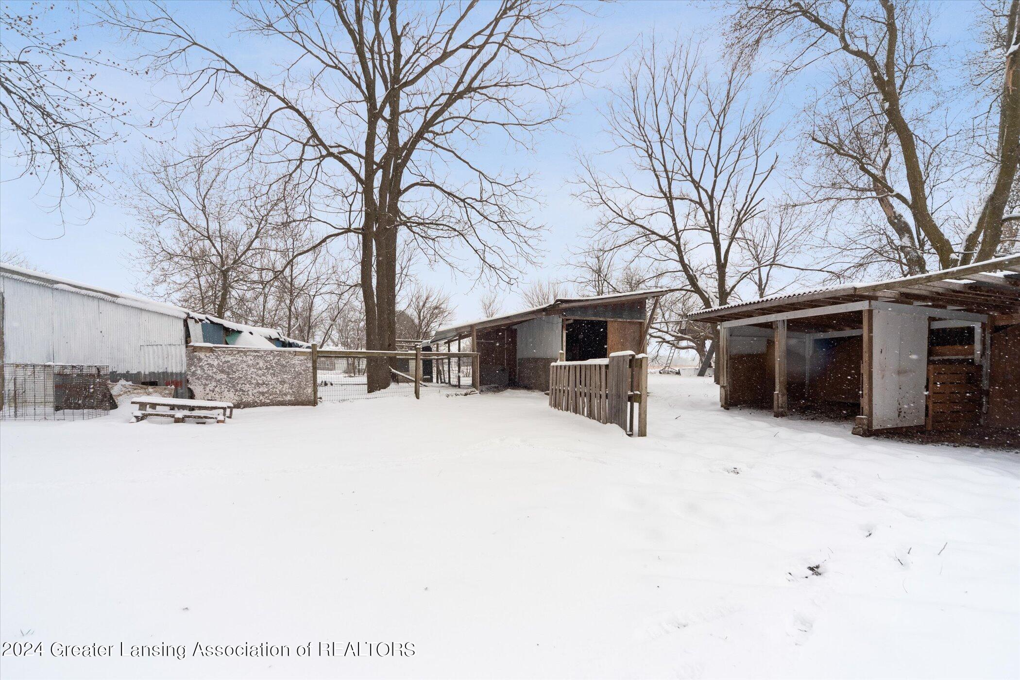 469 North Eifert Road Mason, MI 48854 - Photo 28 of 33 28-469-N-Eifert-Rd-Mason-MI-48854-Window