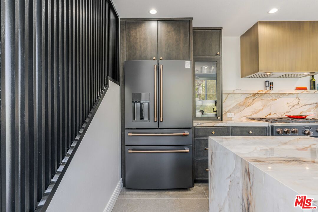 30 Reef Street, Unit 2 Marina del Rey, CA 90292 - Photo 12 of 34