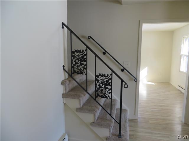 930 Yorkshire Road Bethlehem, PA 18017 - Photo 3 of 11 Gallery Image 3