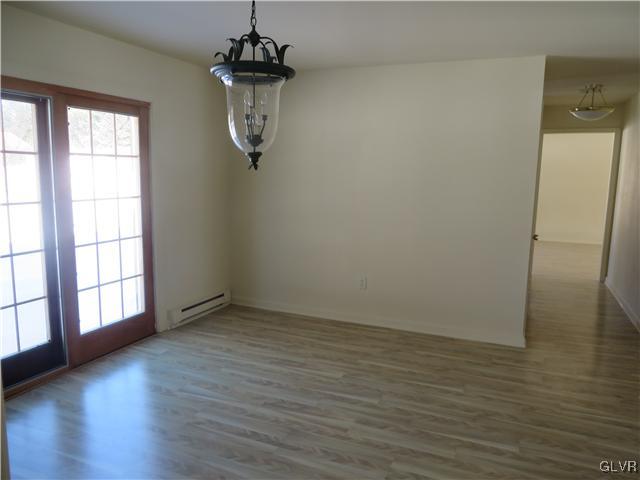930 Yorkshire Road Bethlehem, PA 18017 - Photo 4 of 11 Gallery Image 4