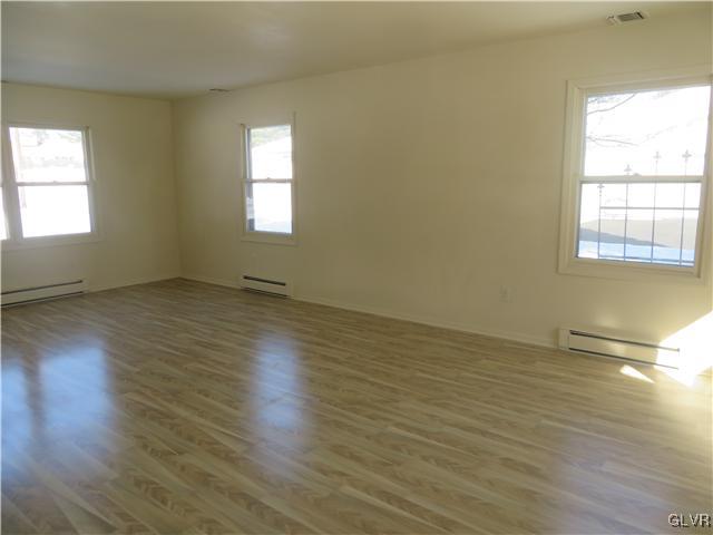 930 Yorkshire Road Bethlehem, PA 18017 - Photo 7 of 11 Gallery Image 7