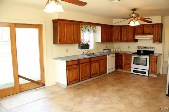 930 Yorkshire Road Bethlehem, PA 18017 - Photo 8 of 11 Gallery Image 8