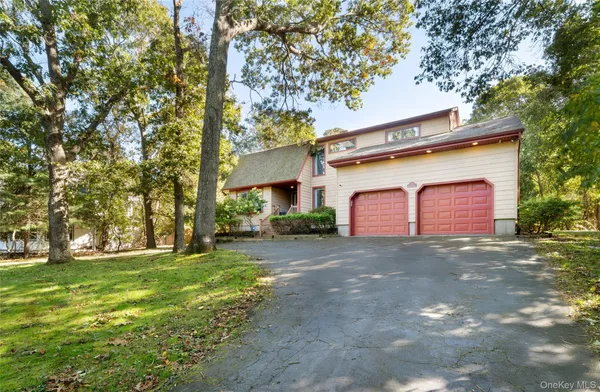 $4,500 | 5 Bay Woods Drive, Hampton Bays, NY 11946