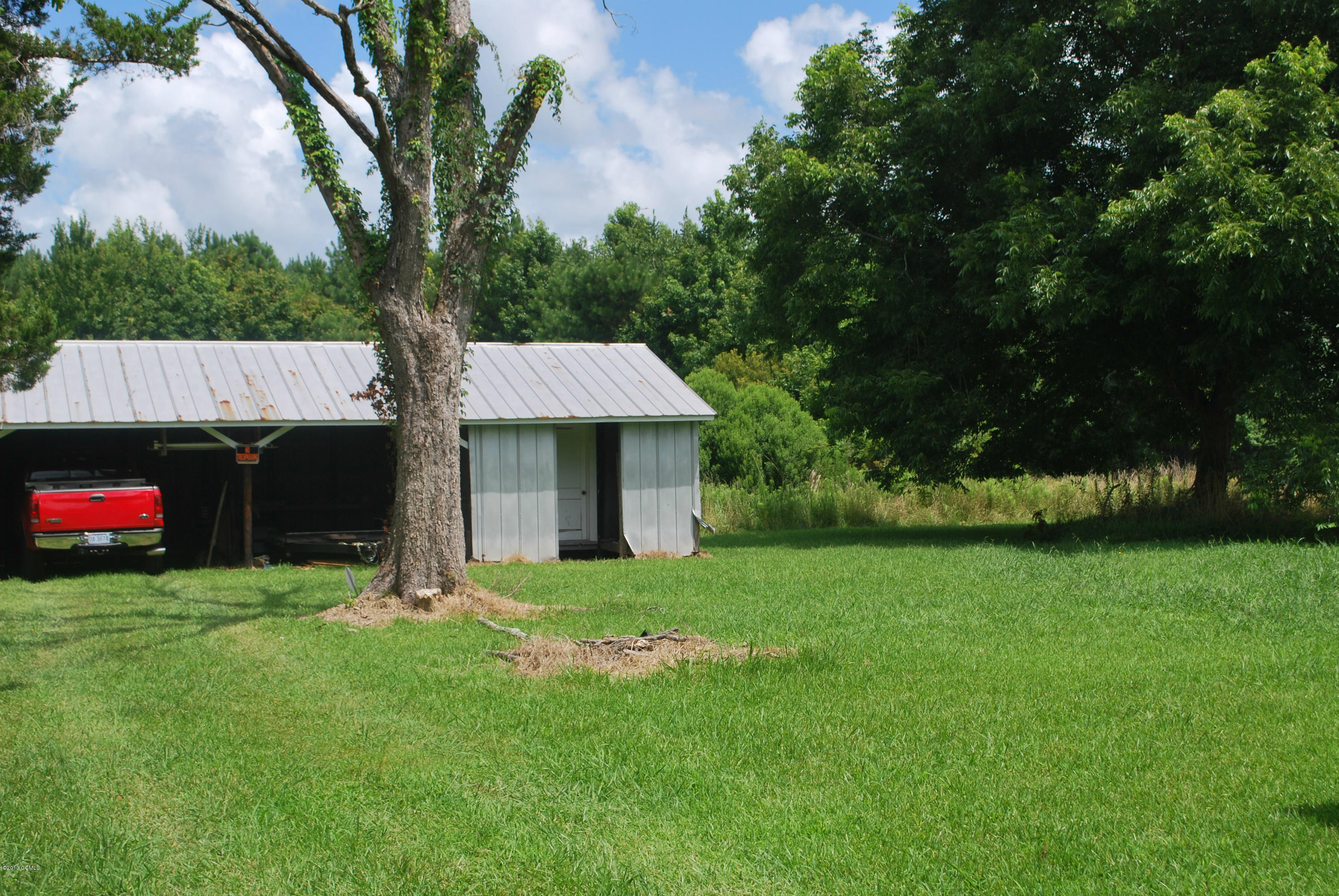 620-626 Laurel Road Beaufort, NC 28516 - Photo 5 of 6 Shed