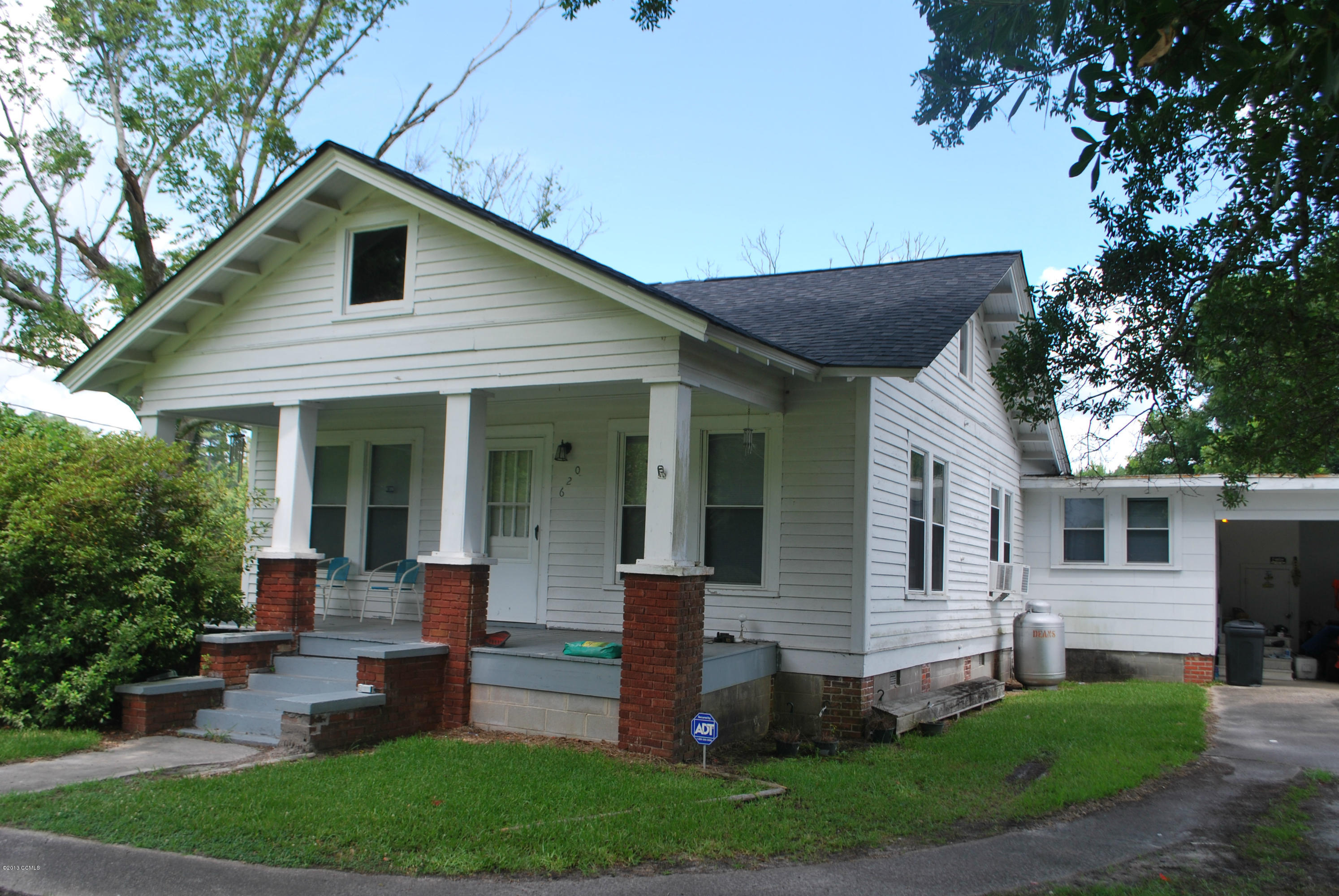 620-626 Laurel Road Beaufort, NC 28516 - Photo 6 of 6 Front and Side
