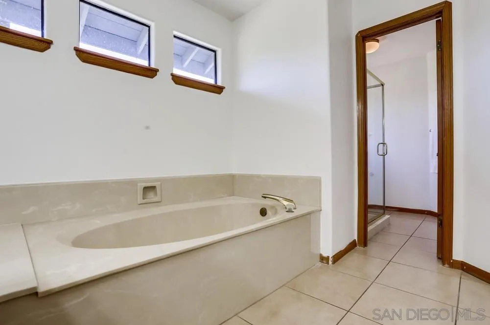 3690 Lupine Lane Fallbrook, CA 92028 - Photo 21 of 37 a spacious bathroom with a bathtub and a shower