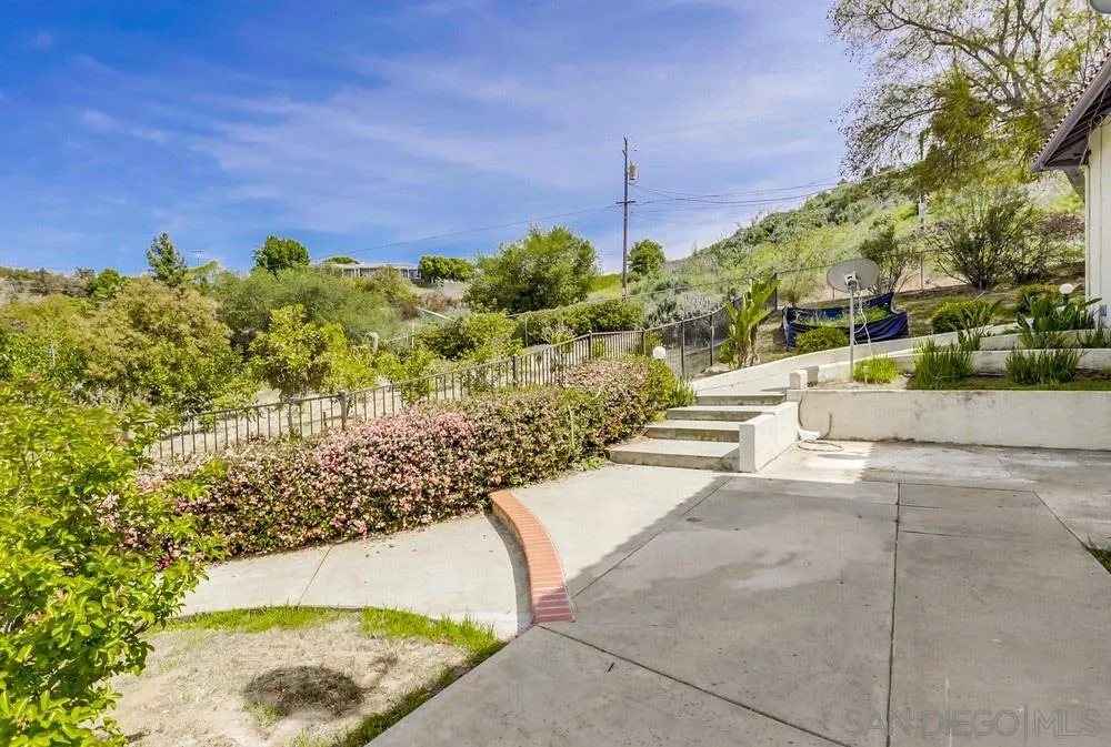 3690 Lupine Lane Fallbrook, CA 92028 - Photo 35 of 37 a view of a pathway both side of building