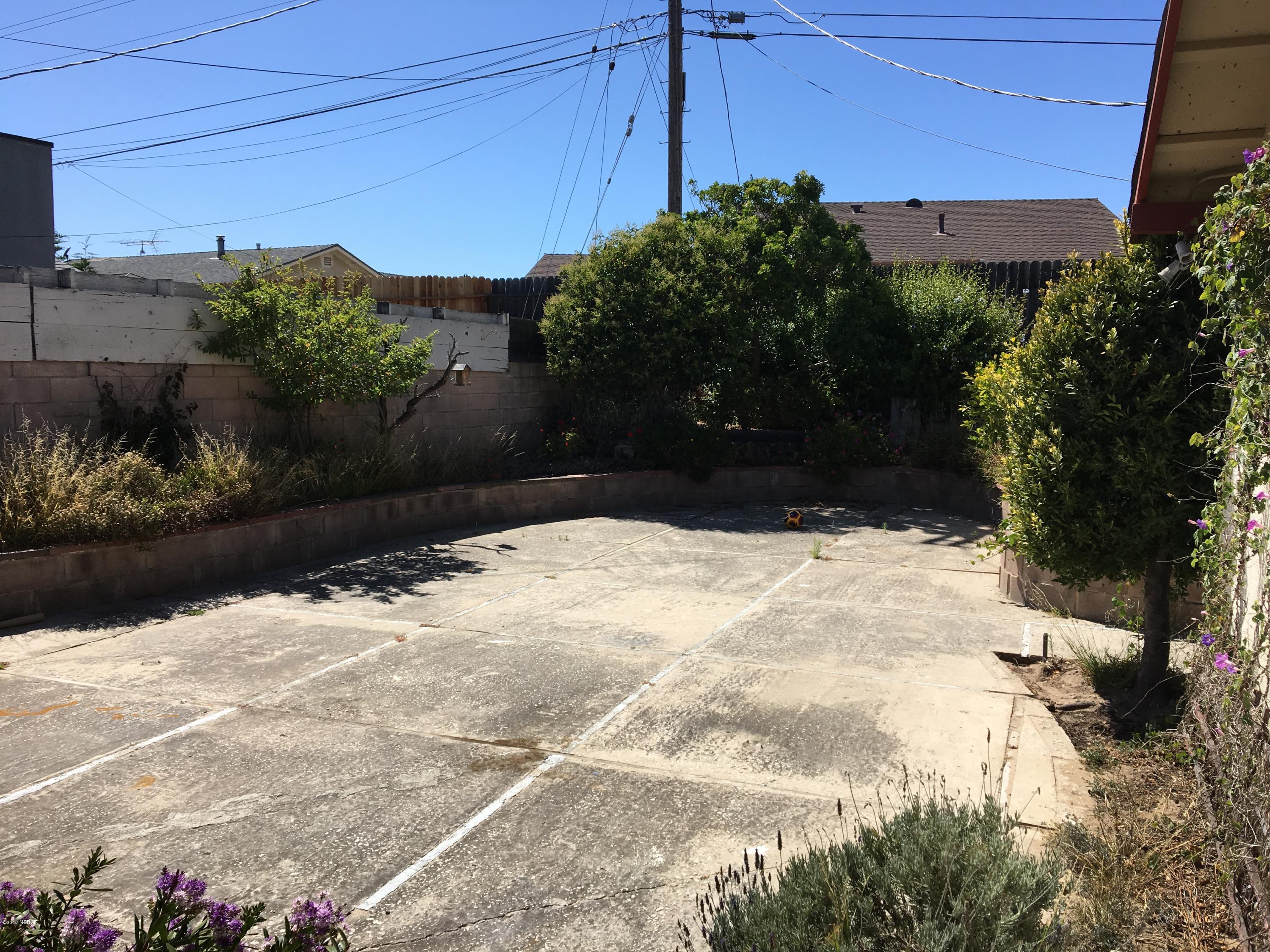 3407 Via Dona Lompoc, CA 93436 - Photo 10 of 11 a view of a yard